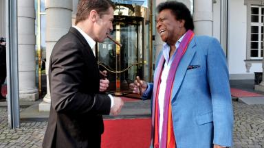 Wolfram Grandezka und Roberto Blanco bei den Dreharbeiten (ARD/Glitsch)